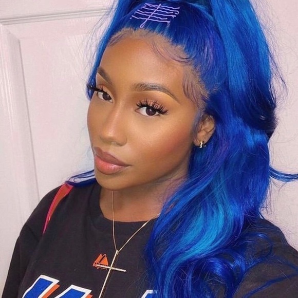 - 💫24” BLUE BODY WAVY LACE FRONT WIG💫 *NWT*🆕🆕